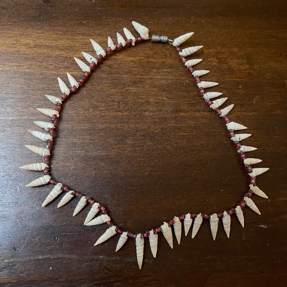 Red Beaded Shell Necklace - Picture 3 of 3